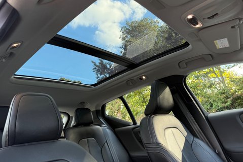 Volvo XC40 B4 INSCRIPTION PRO AWD MHEV - ONE OWNER - PAN ROOF - APPLE CARPLAY  50