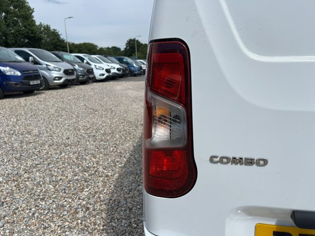 Vauxhall Combo LWB L2H1 (SOLD) Low Roof Sportive 2300 Air Con Sensors EURO 6 NO VAT 26