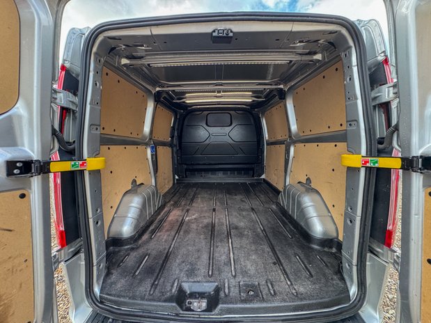 Ford Transit Custom AUTO SWB [SOLD KH] L1H1 Limited 320 Air Con Alloys Camera Sensors SELECT 9
