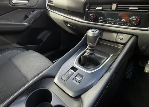 Nissan Qashqai DIG-T N-CONNECTA MHEV 23