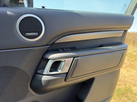 Land Rover Discovery SDV6 HSE LUXURY 34