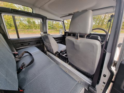 Land Rover Defender 110 TD5 STATION WAGON 14