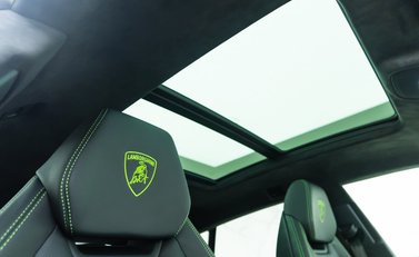 Lamborghini Urus 14