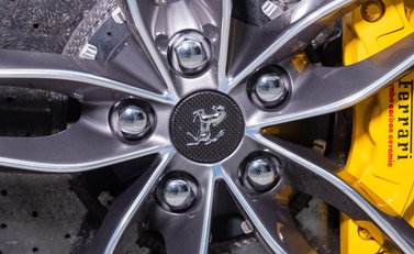 Ferrari 488 SPIDER 33