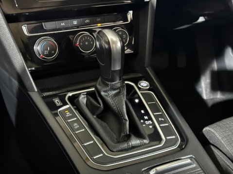 Volkswagen Passat SE TDI DSG 15