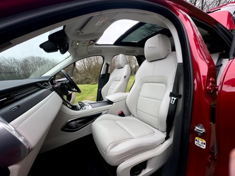 Jaguar F-Pace R-DYNAMIC BLACK 74