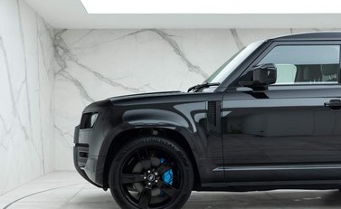 Land Rover Defender 90 V8 Bond Edition 28