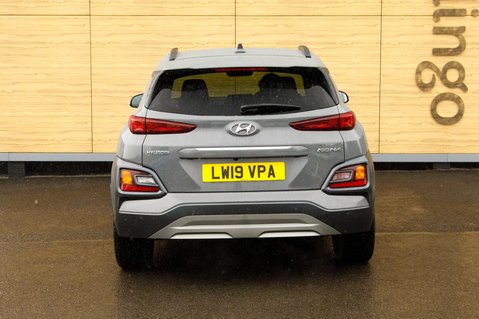 Hyundai KONA PREMIUM SE 6