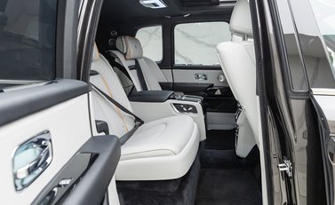 Rolls-Royce Cullinan 14