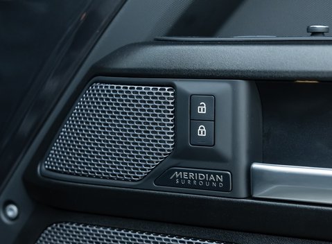 Land Rover Defender 110 V8 Carpathian Edition 26