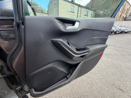 Ford Fiesta TITANIUM 13