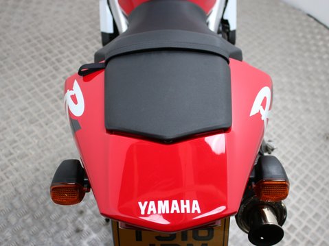 Yamaha R1 YZF R1 14