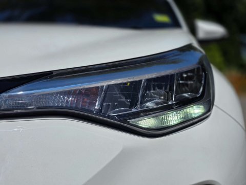 Toyota C-HR 1.8 C-HR Design HEV CVT 5dr 36