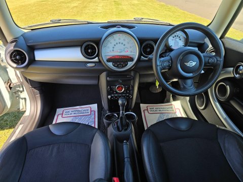 Mini Hatch 1.6 Cooper Steptronic Euro 5 3dr 17