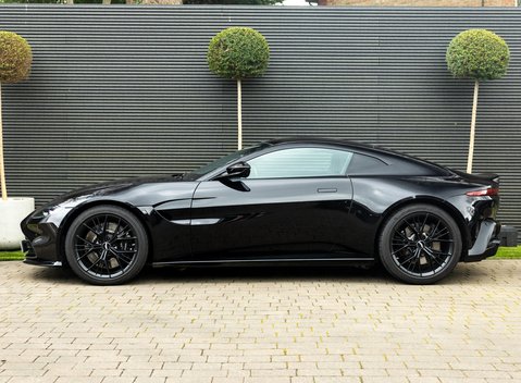 Aston Martin Vantage V8 3