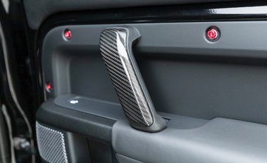 Land Rover Defender 110 V8 P525 URBAN XRS 29