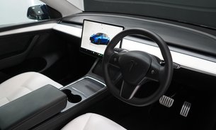 Tesla Model Y PERFORMANCE White Interior Deep Blue Metallic One Owner 20" Alloys 2