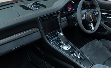 Porsche 911 Carrera GTS CABRIOLET (991.2) 21