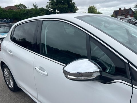 Peugeot 208 1.2 PureTech Allure Euro 6 5dr 14