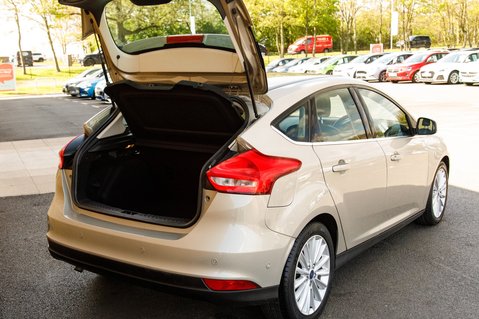 Ford Focus TITANIUM X 38