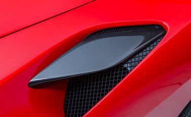 Ferrari F8 Spider 52