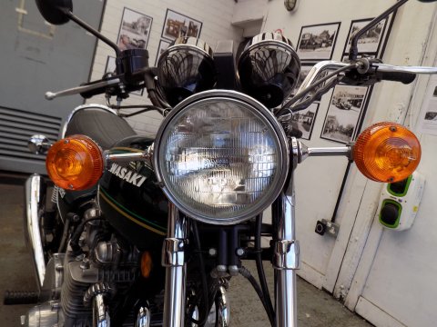 Kawasaki Z900 A4 10