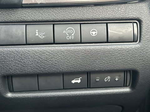 Nissan Qashqai 1.3 DiG-T MH 158 Tekna 5dr 30