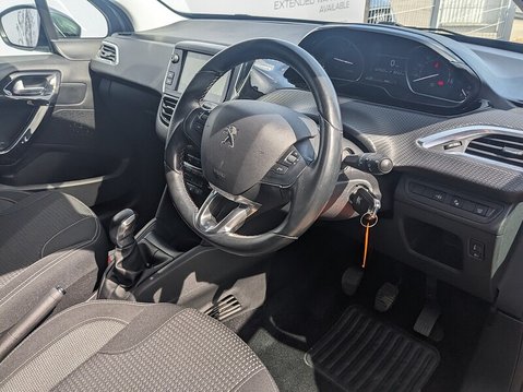 Peugeot 208 S/S TECH EDITION 13