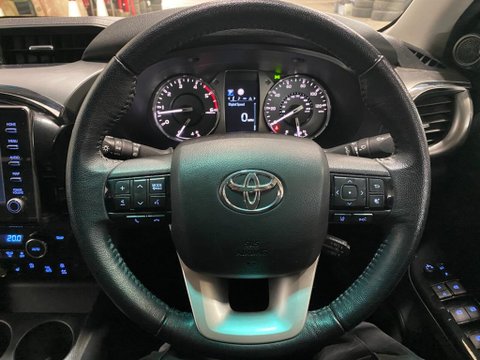 Toyota Hilux INVINCIBLE 4WD D-4D DCB 11