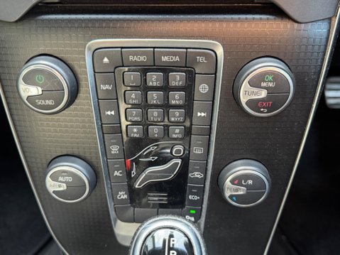 Volvo V40 1.5 T2 R-Design Edition Auto Euro 6 (s/s) 5dr 17