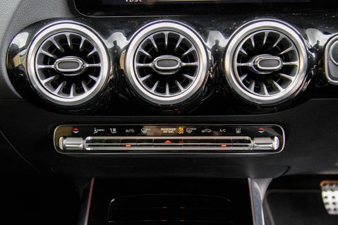 Mercedes-Benz EQA EQA 350 4MATIC AMG LINE 40