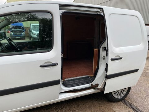 Renault Kangoo 1.5 ML19 TD dCi FWD L2 H1 3dr 31