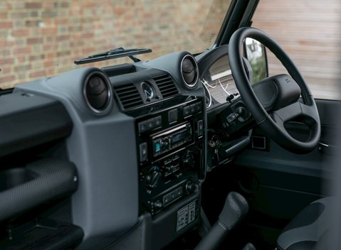 Land Rover Defender 90 Autobiography Edition 15