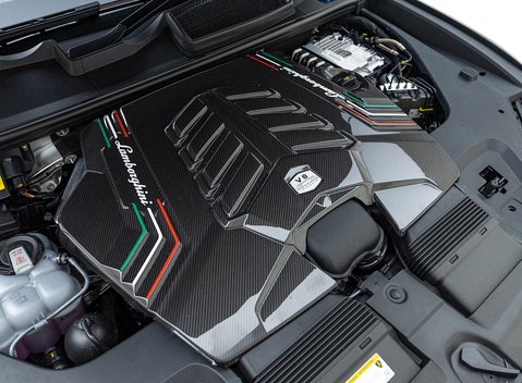 Lamborghini Urus 30