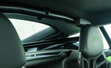 Porsche Cayman GT4 (718) 17