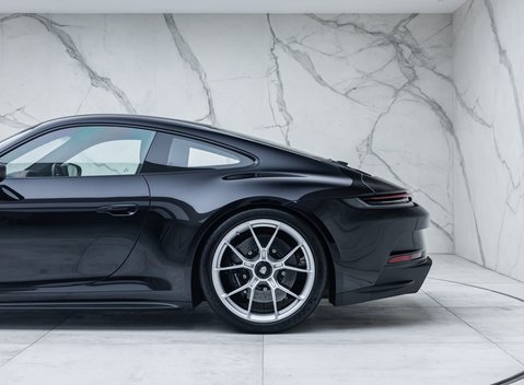 Porsche 911 GT3 TOURING (992) 35