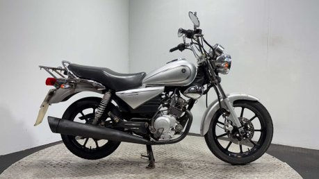 Yamaha YBR125 Custom 2012 ONLY 11K PROJECT BIKE SPARES OR REPAIR 125CC LEARNER 1