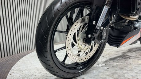 KTM Duke 2016 INCREDIBLY CLEAN LONG MOT ONLY 1K AKRAPOVIC 33