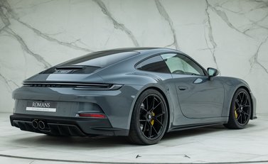 Porsche 911 GT3 TOURING (992) 3