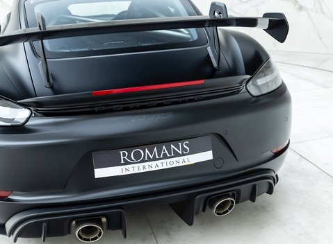 Porsche Cayman GT4 RS (718) 26