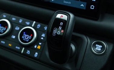 Land Rover Defender 90 V8 P525 URBAN 26