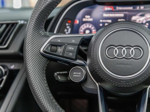 Audi R8 5.2 FSI V10 Spyder 2dr Petrol S Tronic quattro Euro 6 (s/s) (570 ps) 46