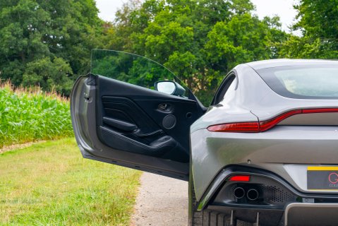 Aston Martin Vantage V8 7