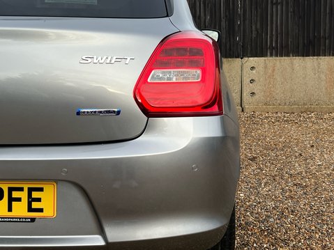 Suzuki Swift SZ-T DUALJET MHEV 30