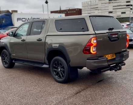 Toyota Hilux 2.8 HI-Luxury Invincible X D-4D 4WD Double Cab Auto 4WD 5dr 9