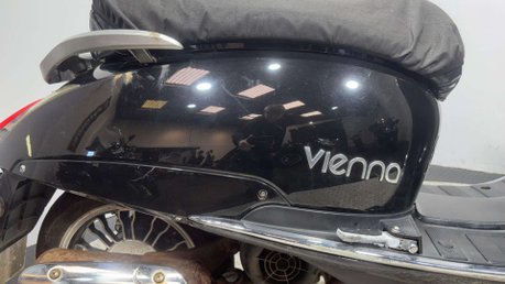 Lexmoto Vienna 2021 11K RUNNING PROJECT SCOOTER SPARES OR REPAIR 125CC CUSTOM BIKE 17