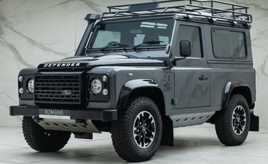 Land Rover Defender 90 ADVENTURE 1