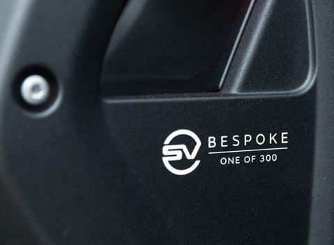 Land Rover Defender 90 V8 Bond Edition 12