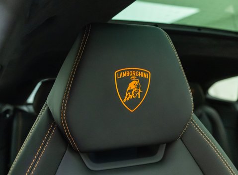 Lamborghini Urus 14