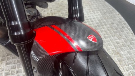 Ducati Diavel 1198 CARBON EDITION 24K 1 OWNER JUST SERVICED MOT APRIL 2027 29
